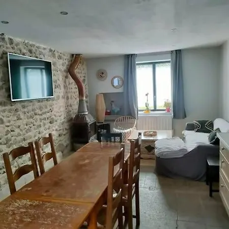 Gite La Roche Paisible Saint-Julien-de-Coppel Extérieur photo